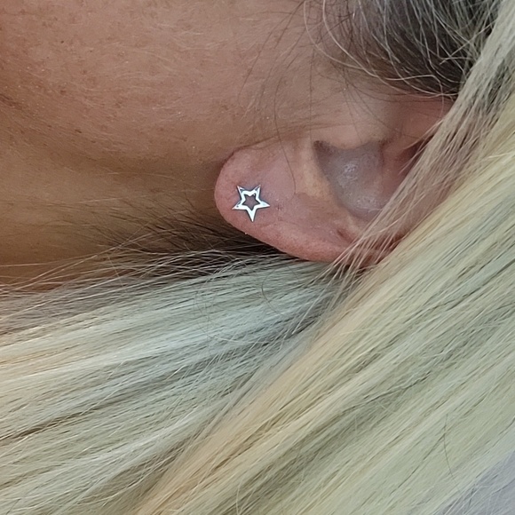 🔥LAST PAIR🔥 HOLLOW STAR STUD EARRINGS, Choice of Color - Picture 3 of 6